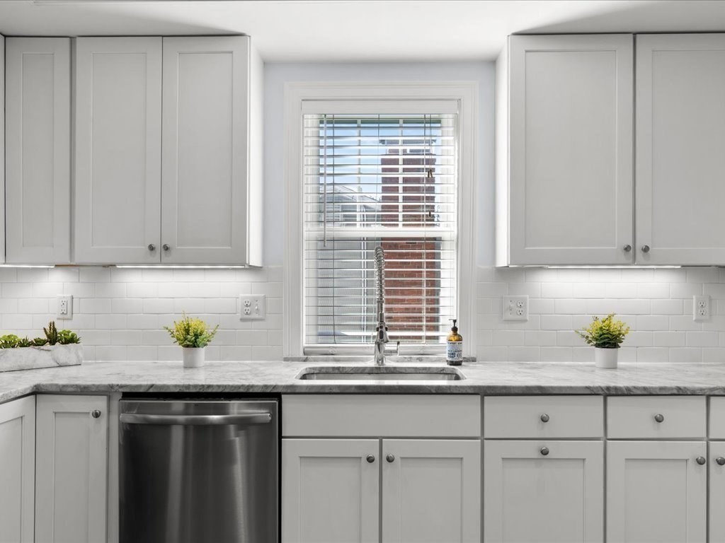 40 Catherine Street, Unit B Boston, MA 02131 - Photo 7 of 38