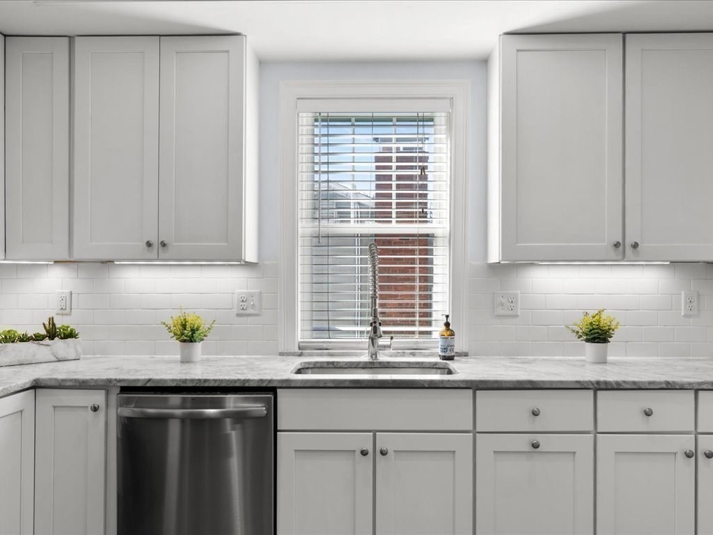 40 Catherine Street, Unit B Boston, MA 02131 - Photo 8 of 40