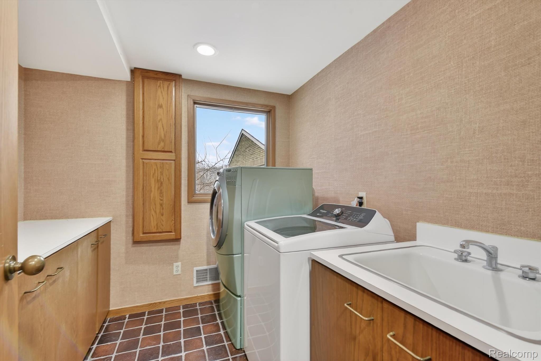 2551 Patterson Lk Road Pinckney, MI 48169 - Photo 37 of 95 First Floor Laundry