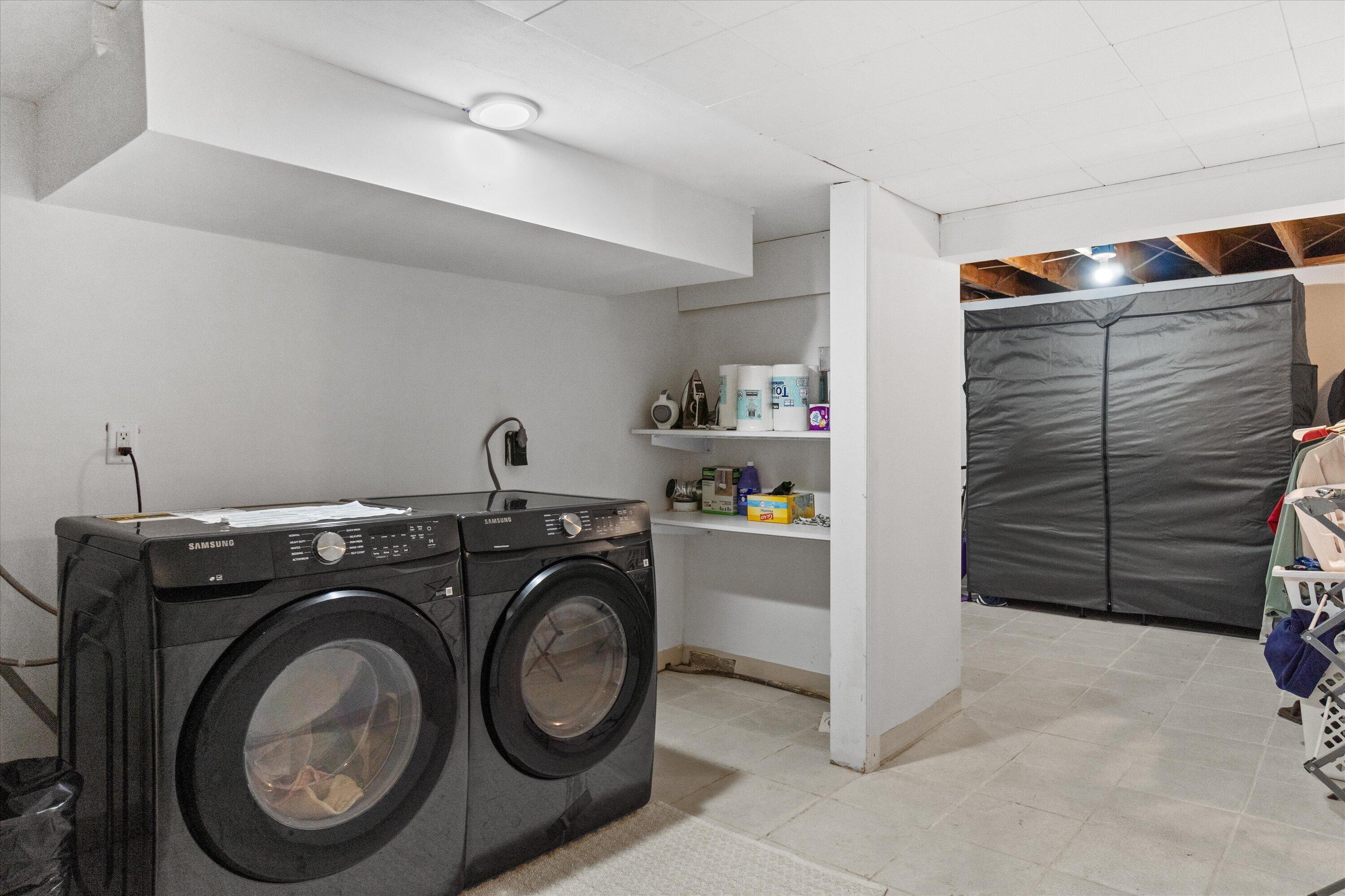 1515 South Sunny Slope Road New Berlin, WI 53151 - Photo 21 of 32 LL Laundry Room