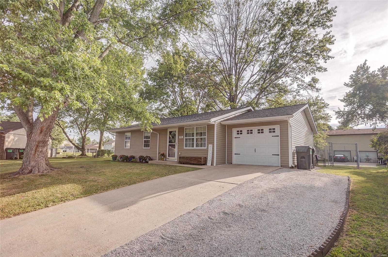 115 Concord Circle Mascoutah, IL 62258 - Photo 1 of 24