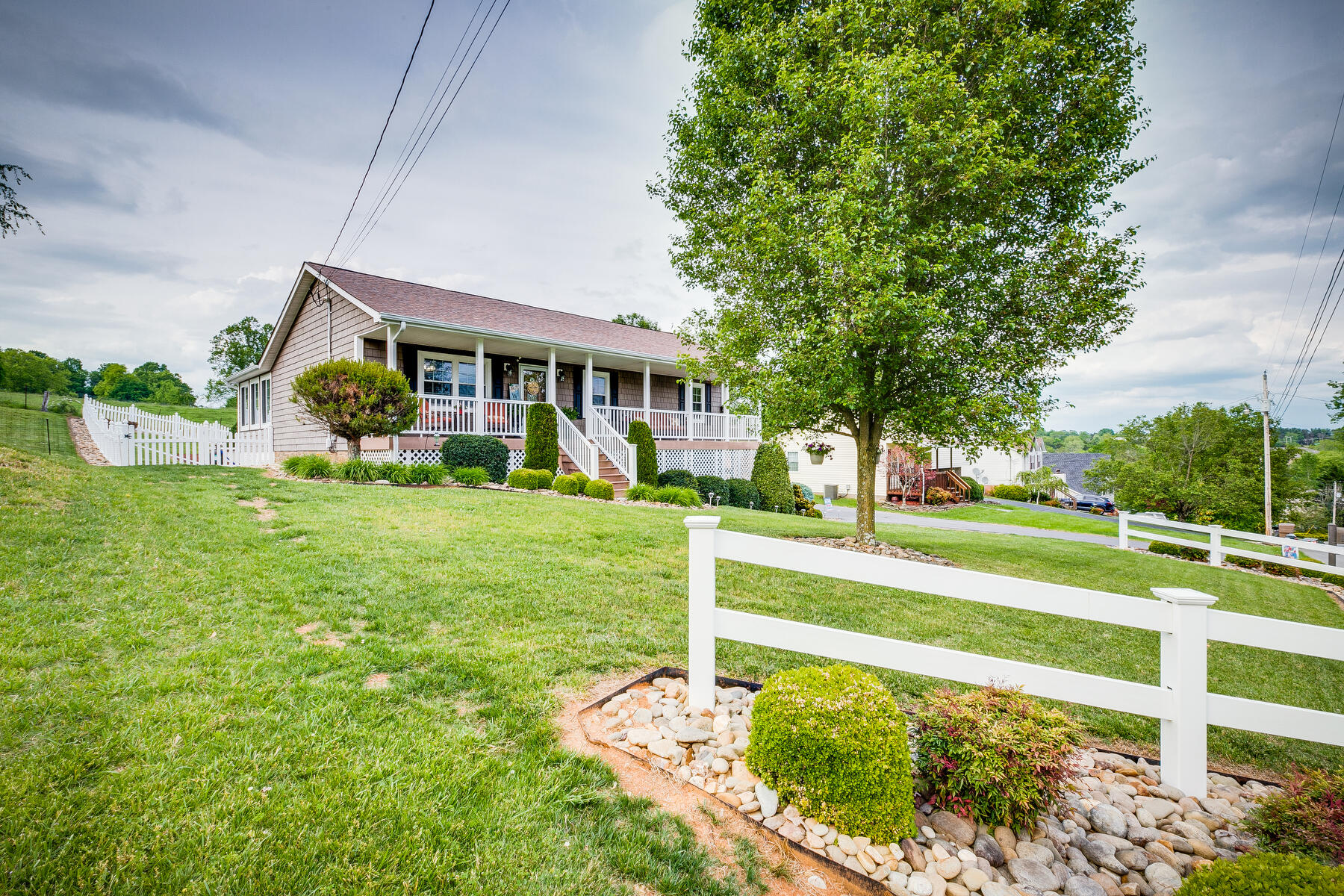273 Ridgeview Drive Gray, TN 37615 - Photo 2 of 37 002