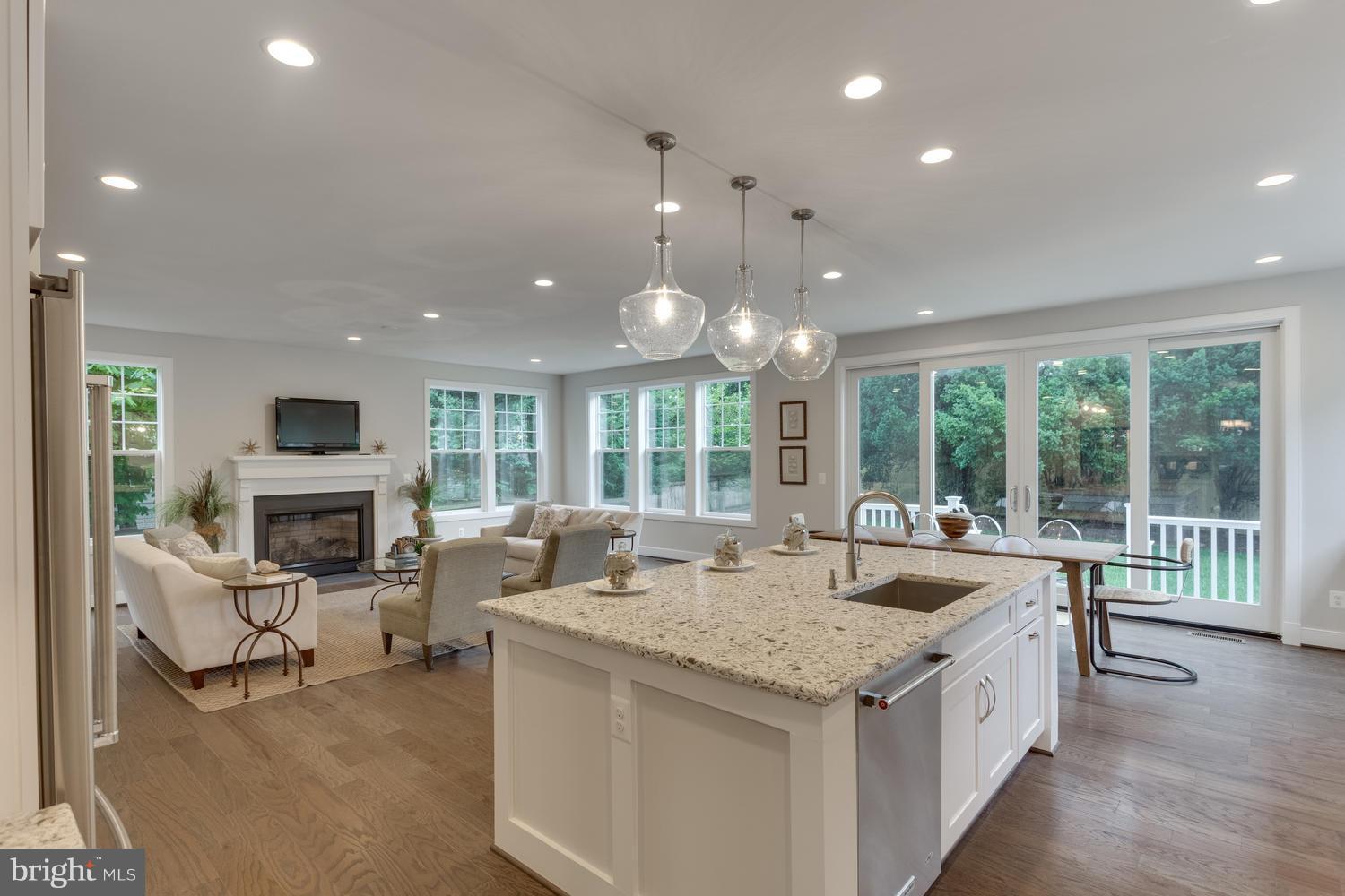 6231 Washington Boulevard Arlington, VA 22205 - Photo 11 of 30 Kitchen and Family Room