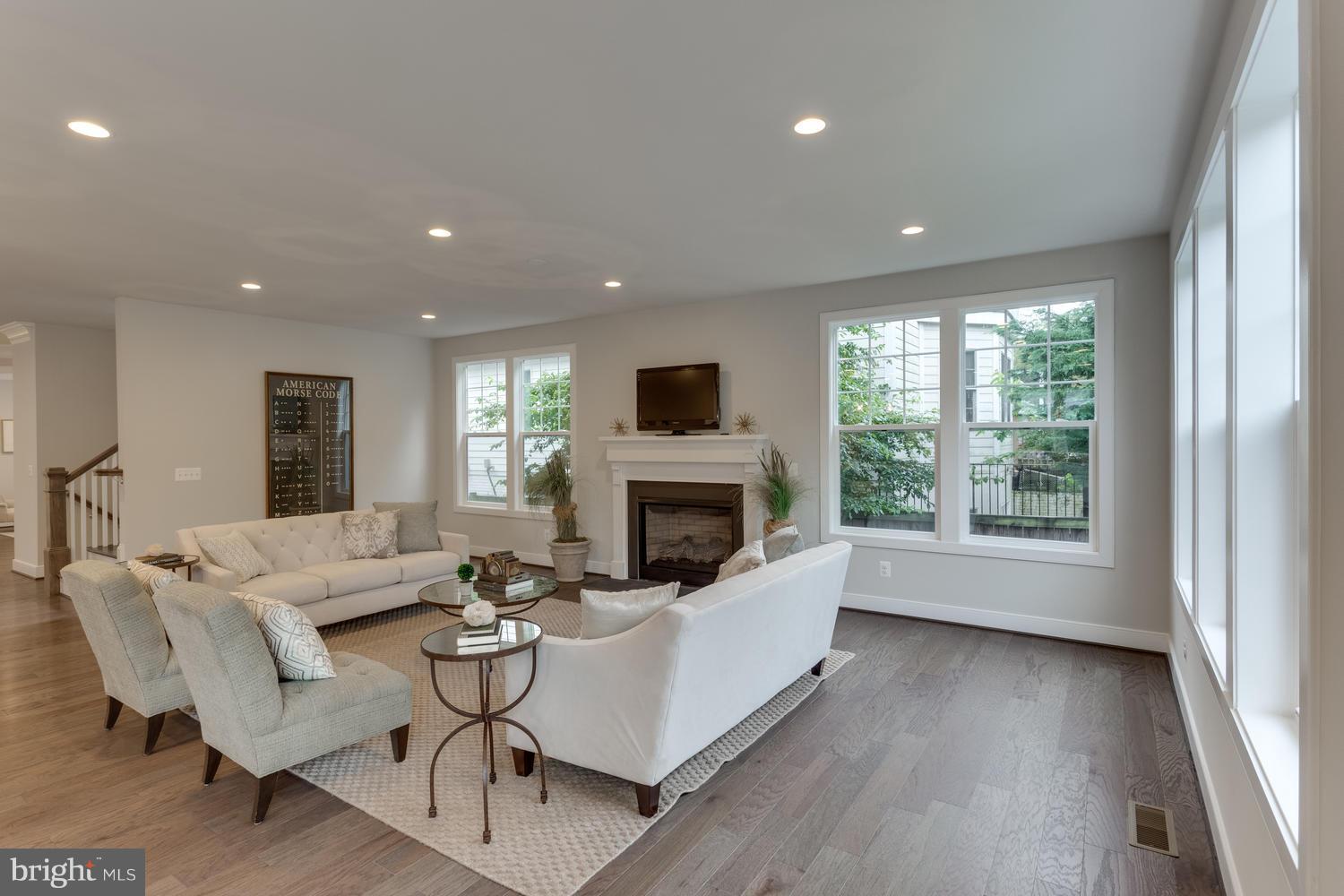 6231 Washington Boulevard Arlington, VA 22205 - Photo 12 of 30 Family Room