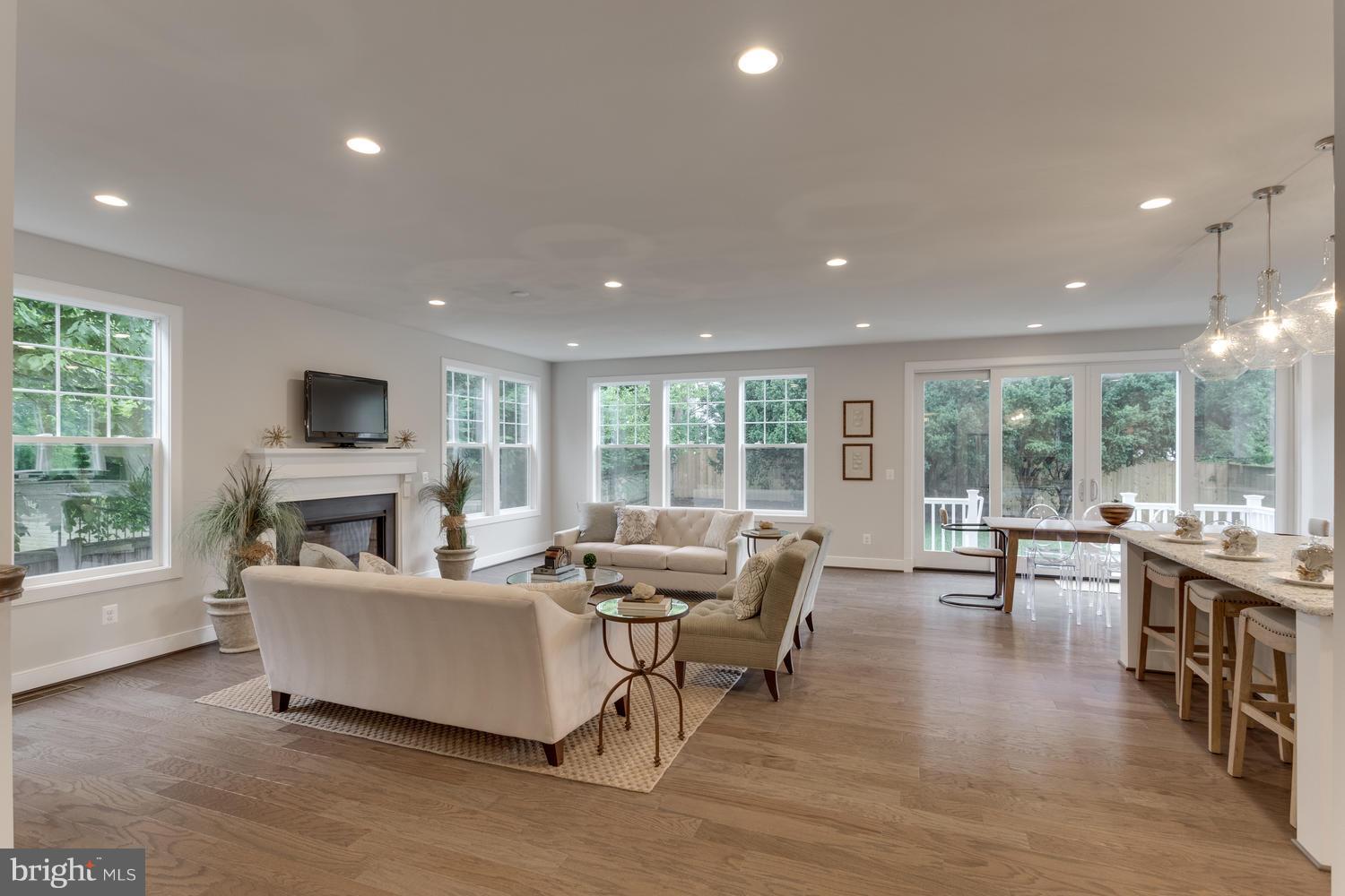 6231 Washington Boulevard Arlington, VA 22205 - Photo 13 of 30 Family Room