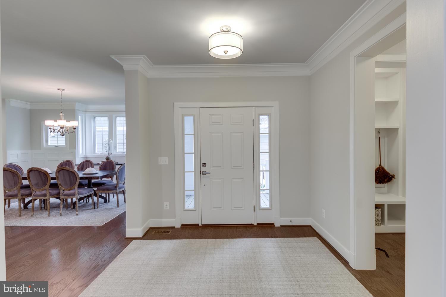 6231 Washington Boulevard Arlington, VA 22205 - Photo 3 of 30 Foyer