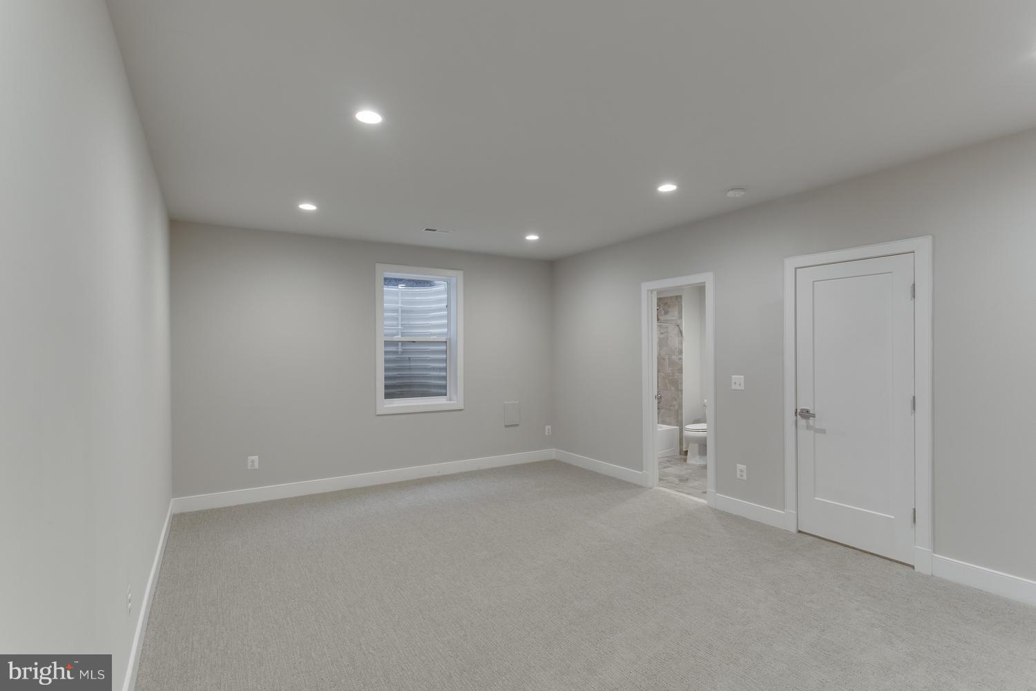 6231 Washington Boulevard Arlington, VA 22205 - Photo 26 of 30 Bedroom 5