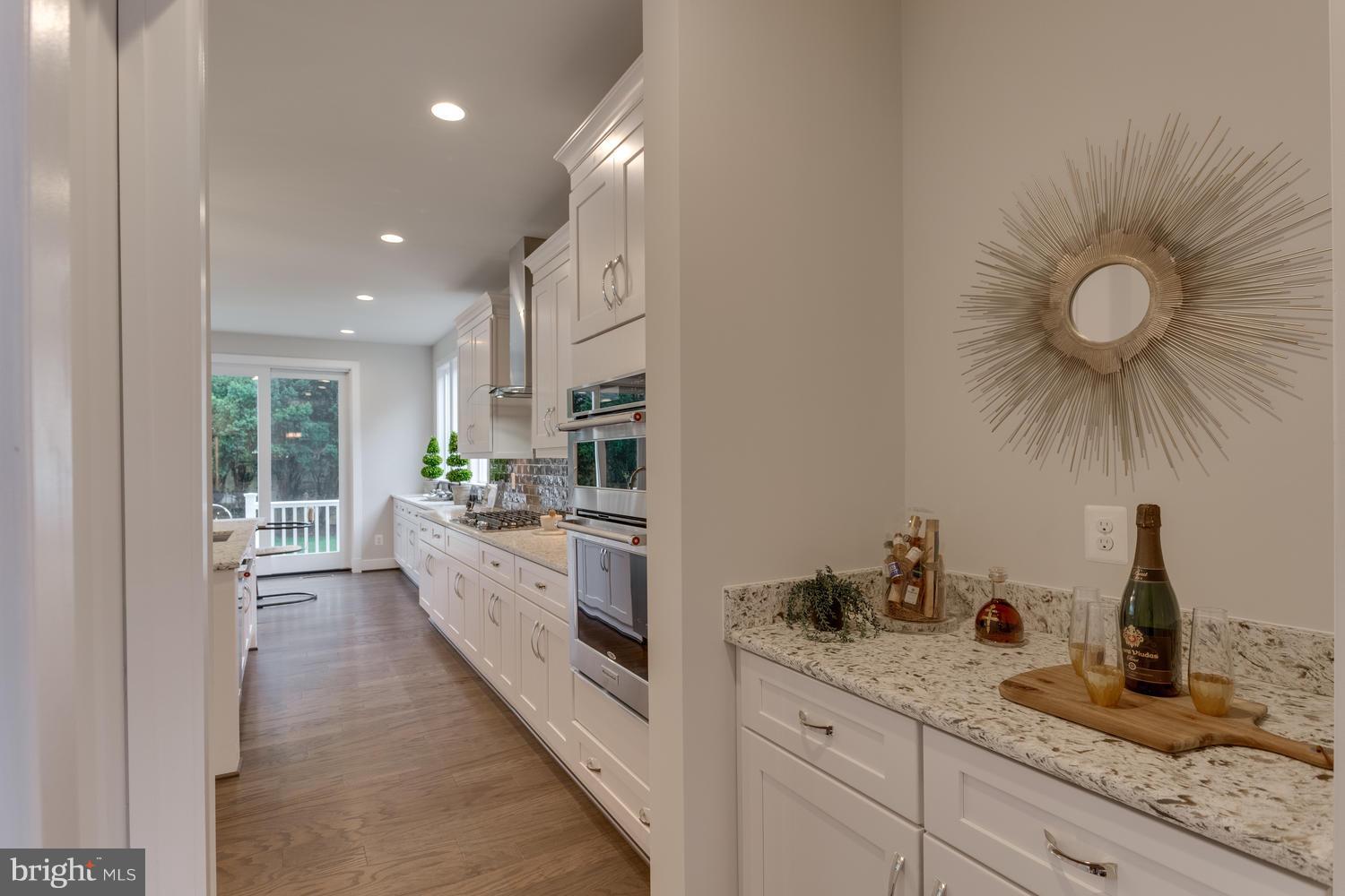 6231 Washington Boulevard Arlington, VA 22205 - Photo 9 of 30 Butler's Pantry