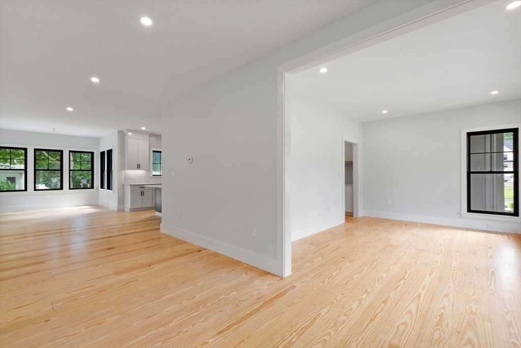 5 Litchfields Way Walpole, MA 02081 - Photo 4 of 26