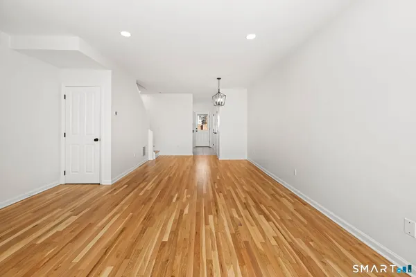 $3,595 | 17 Dolsen Place, Stamford, CT 06901
