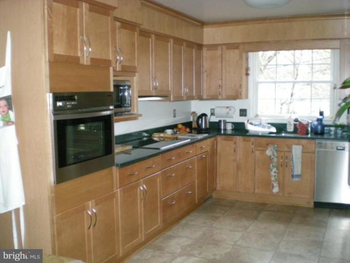 6005 Overlea Road Bethesda, MD 20816 - Photo 13 of 29 Kitchen