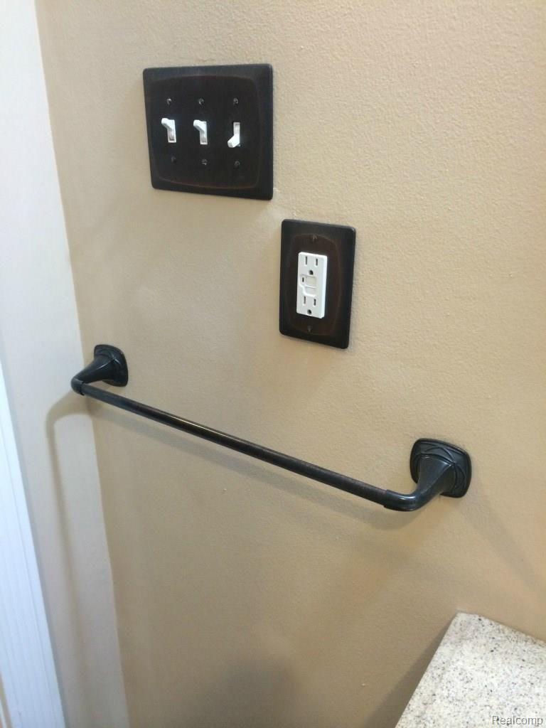4350 Yorkshire Road Detroit, MI 48224 - Photo 5 of 6 Matching facplates.jpg