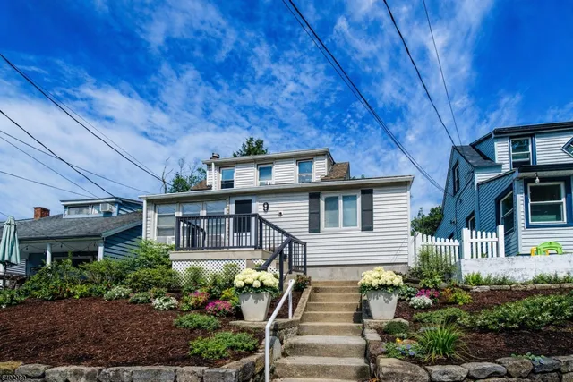 $375,000 | 9 Lakeview Avenue, Budd Lake, NJ 07828