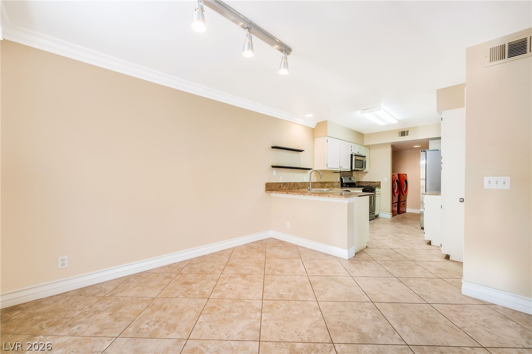 2831 Mill Point Drive Henderson, NV 89074 - Photo 8 of 22