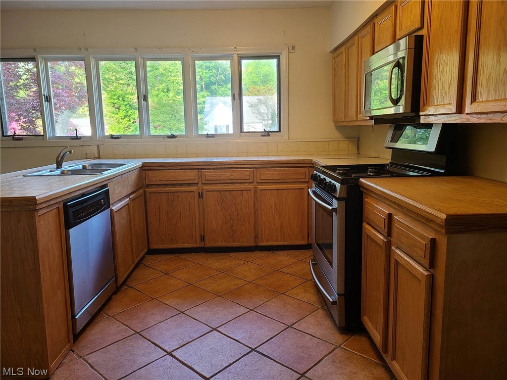1624 Dunbar Road Madison, OH 44057 - Photo 4 of 26