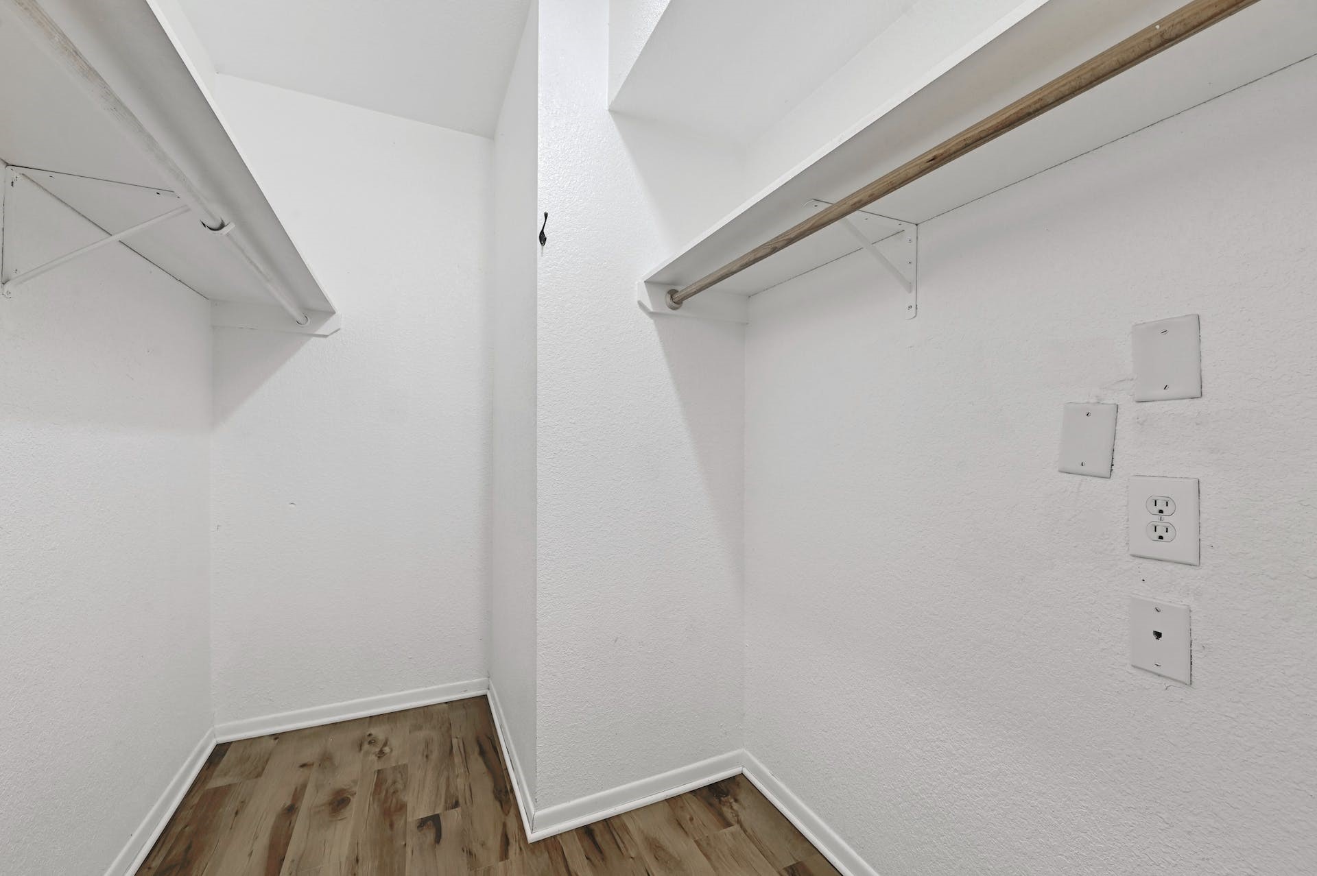 3204 Menchaca Road, Unit 615 Austin, TX 78704 - Photo 14 of 20 Walk-in closet
