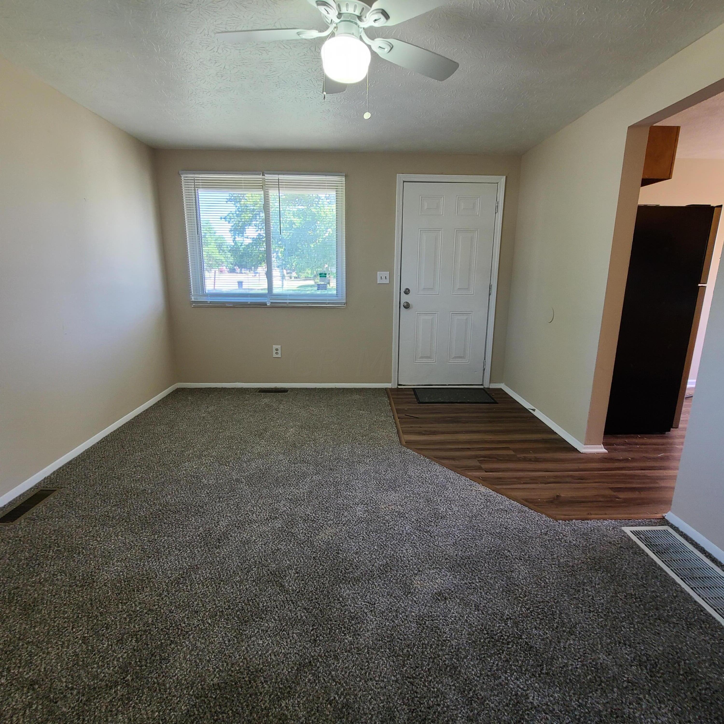 2127 Tupsfield Road Columbus, OH 43229 - Photo 8 of 21 08 Tups LR 3