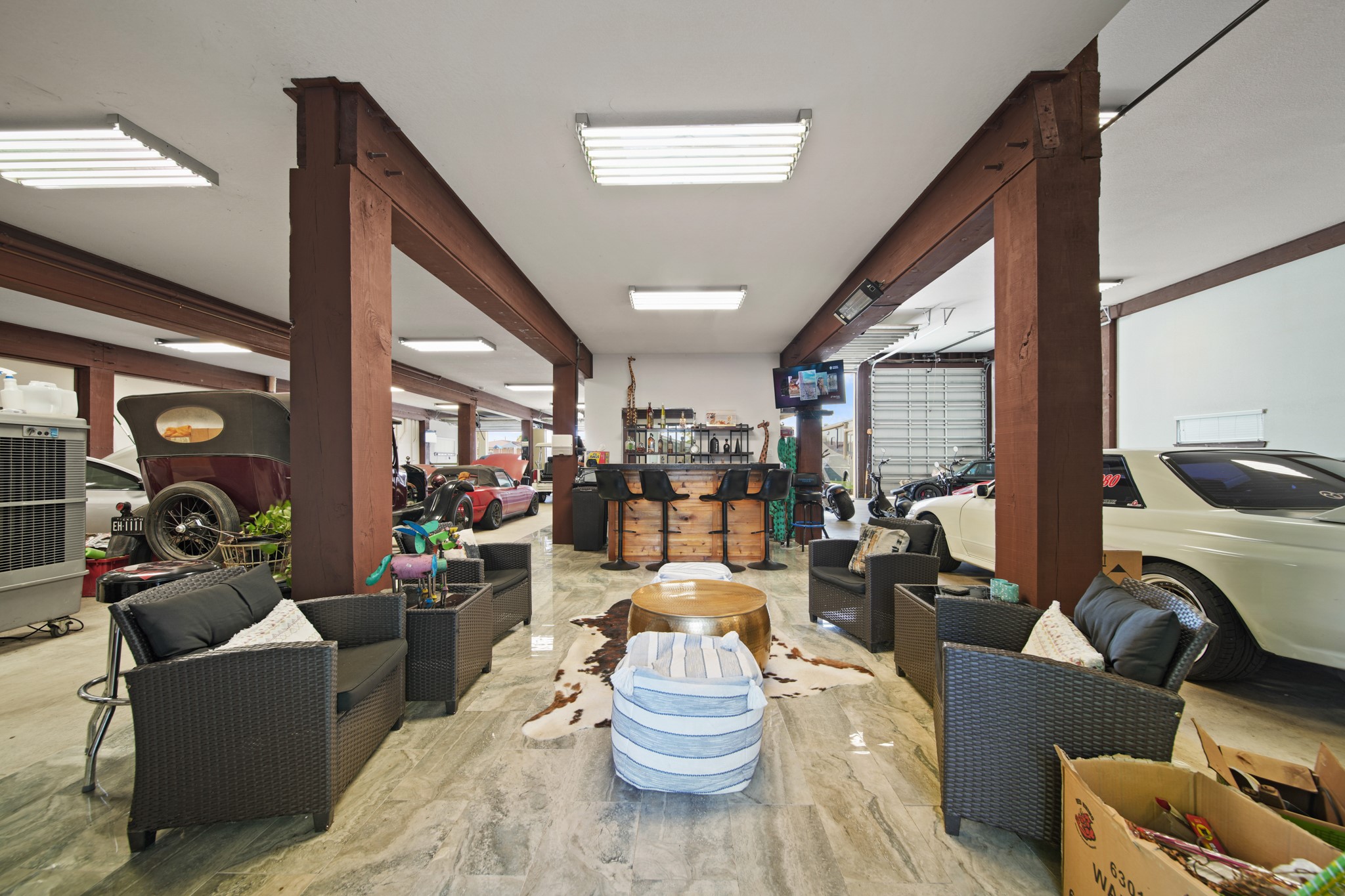 207 West 6th Street Kemah, TX 77565 - Photo 32 of 41 a living room with furniture and a large window