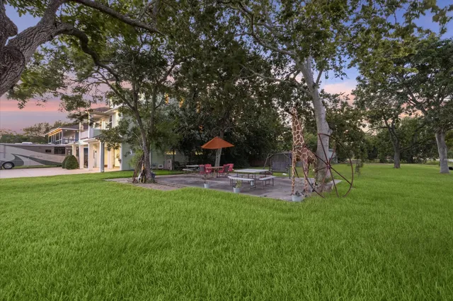 a view of entryway and hall