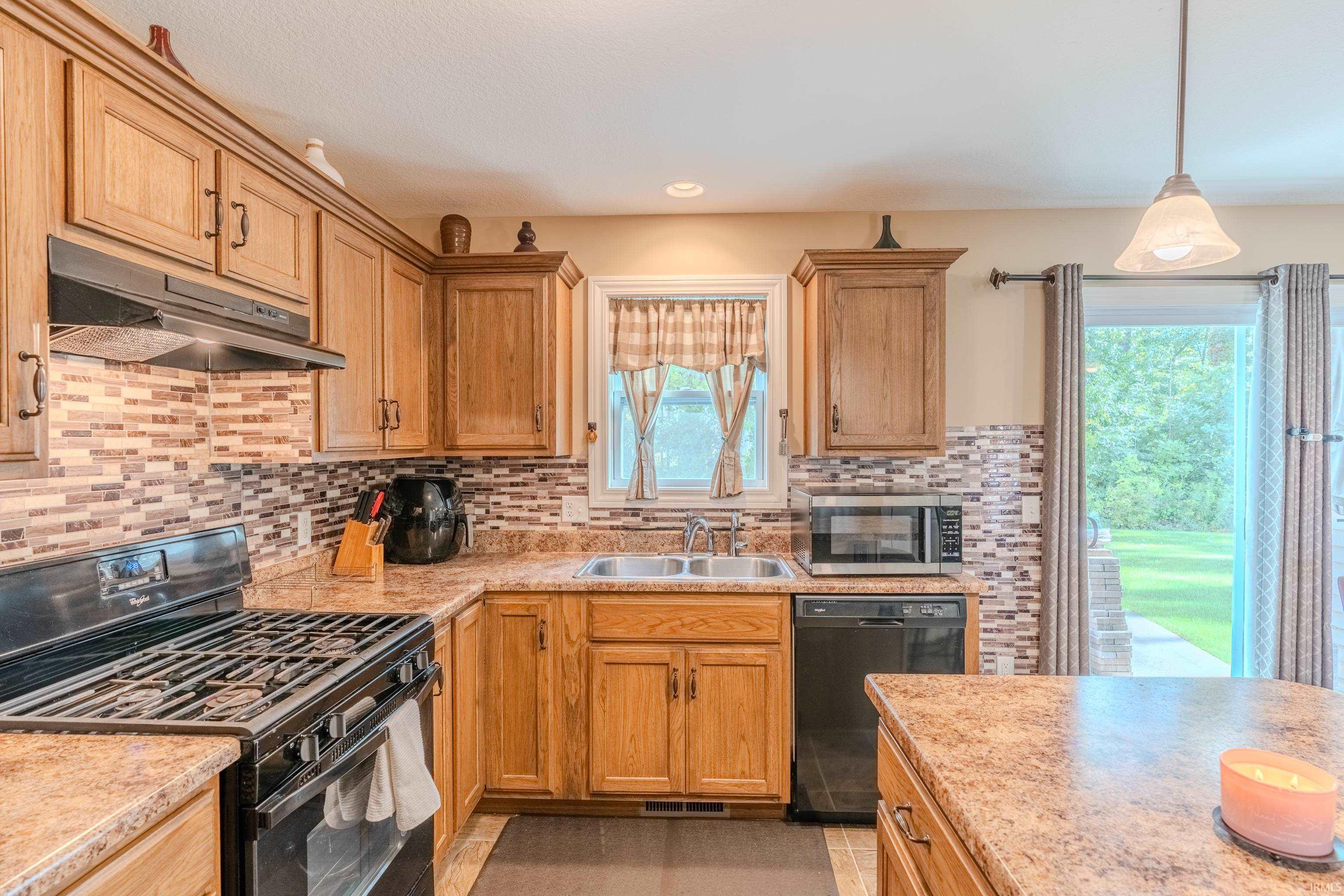 2287 Rittenhouse Place Huntertown, IN 46748 - Photo 17 of 36