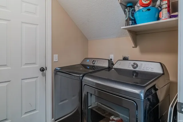 $319,900 | 2287 Rittenhouse Place, Huntertown, IN 46748