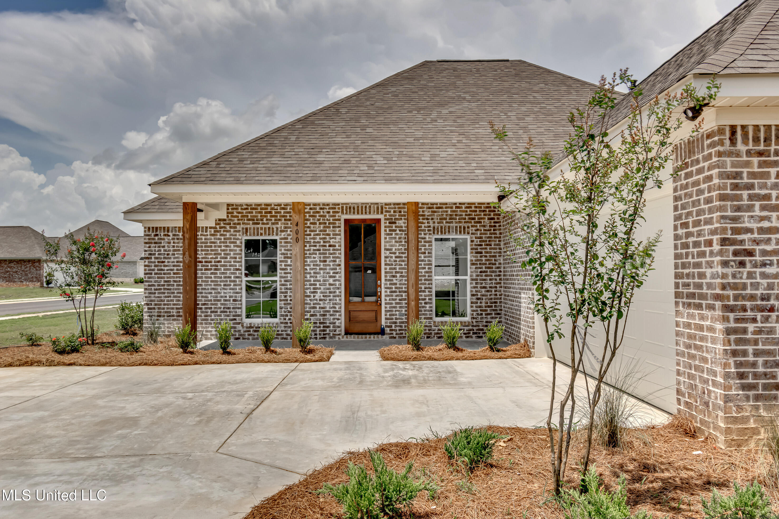 400 Butternut Drive Canton, MS 39046 - Photo 2 of 38 400 Butternut Dr-8