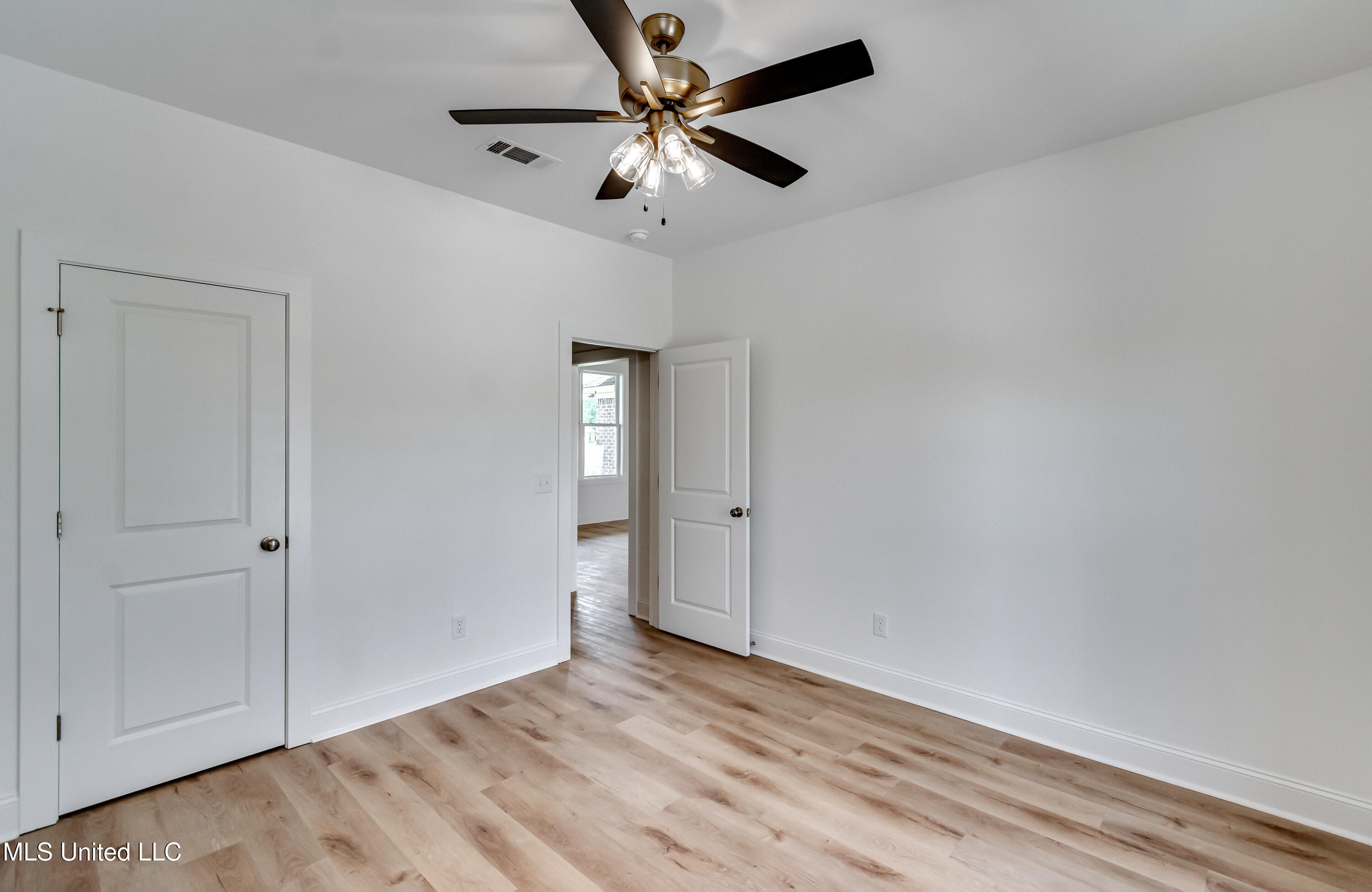 400 Butternut Drive Canton, MS 39046 - Photo 21 of 38 400 Butternut Dr-33