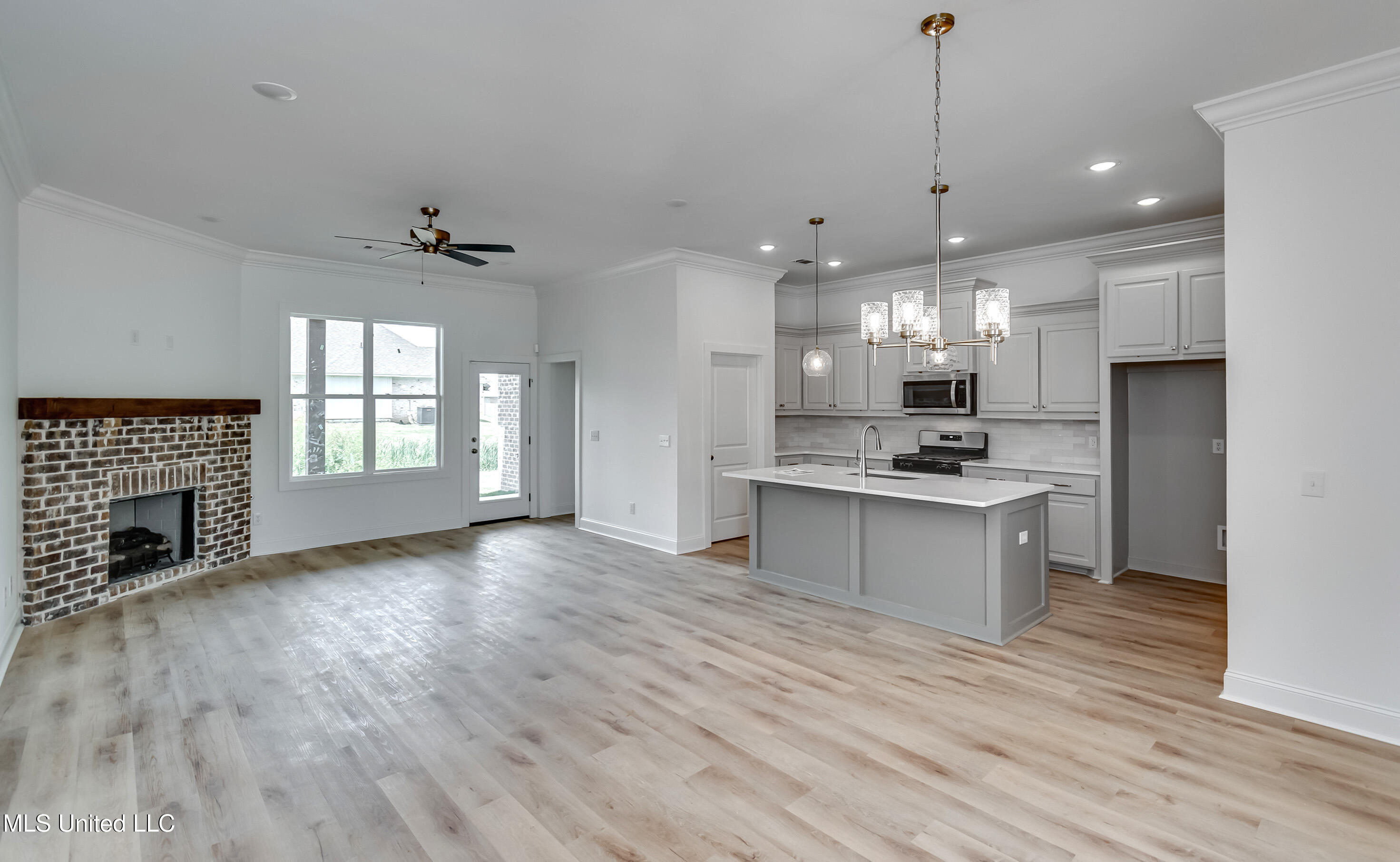 400 Butternut Drive Canton, MS 39046 - Photo 10 of 38 400 Butternut Dr-17