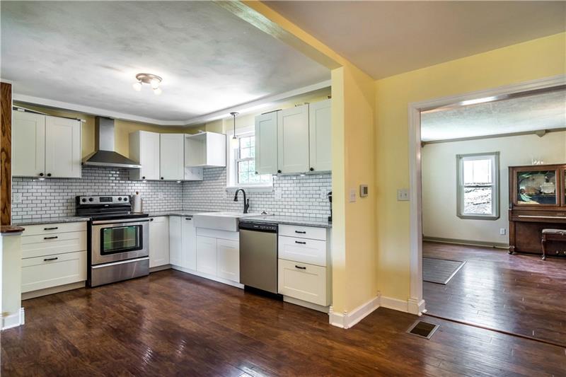 581 Arden Road Washington, PA 15301 - Photo 7 of 25 This large room also has nice SS appliances and opens up to both the huge dining room and family room.
