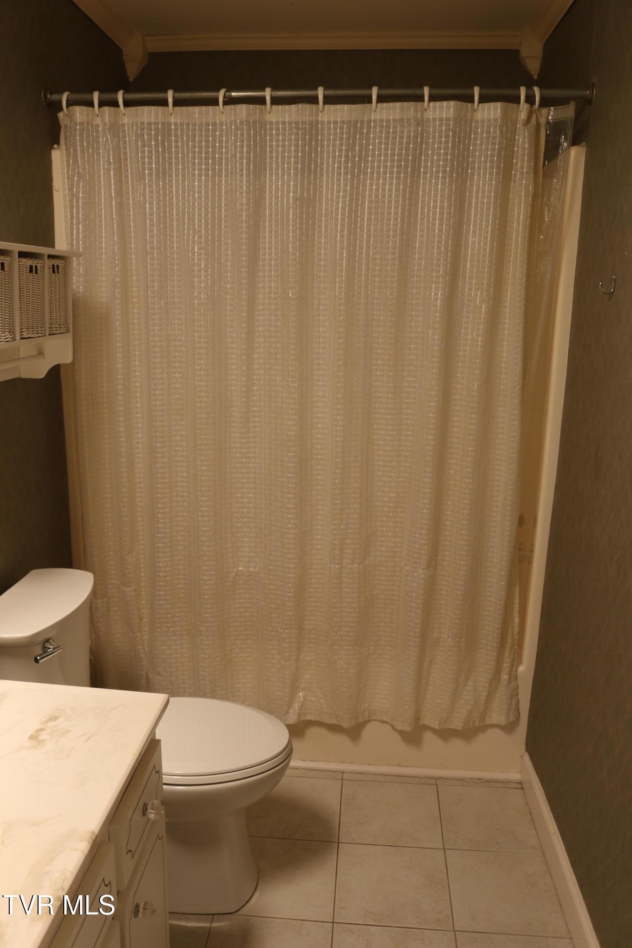 2121 Hickory Springs Road, Unit 2121 Johnson City, TN 37604 - Photo 25 of 54 Upstairs Bathroom