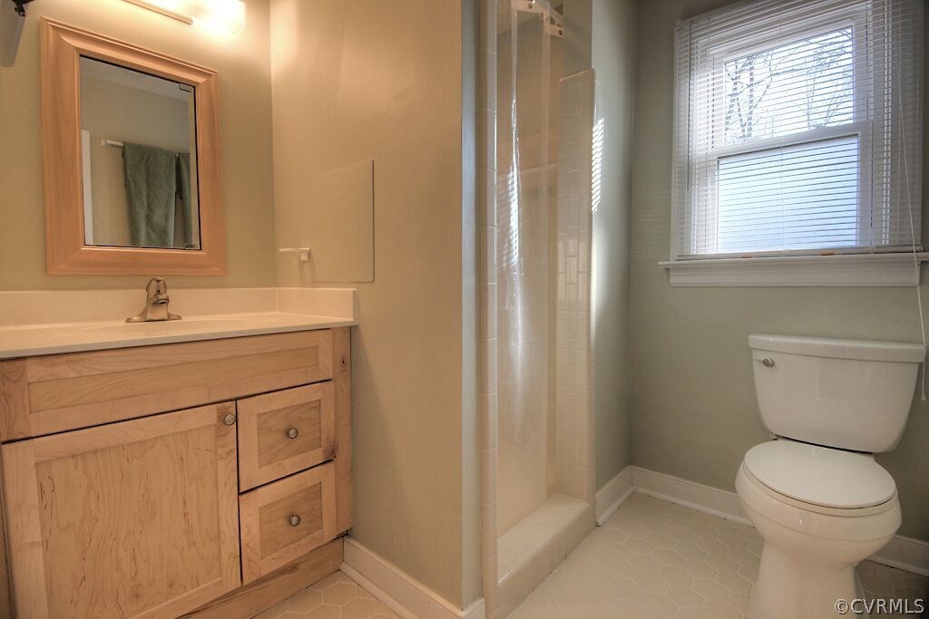 13325 Lady Ashley Road Midlothian, VA 23114 - Photo 18 of 31 a bathroom with a toilet sink and mirror
