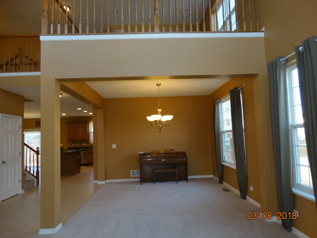 314 Monument Road Elgin, IL 60124 - Photo 15 of 16 a view of a livingroom with furniture