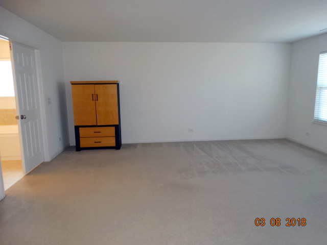 314 Monument Road Elgin, IL 60124 - Photo 9 of 16 an empty room with toys and a window