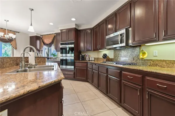 $989,924 | 14215 Everglades Court, Canyon Country, CA 91387