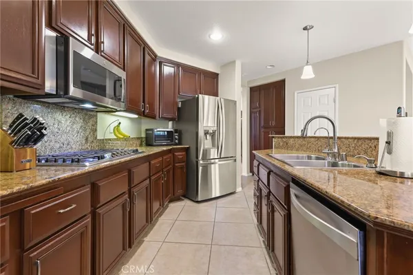$989,924 | 14215 Everglades Court, Canyon Country, CA 91387