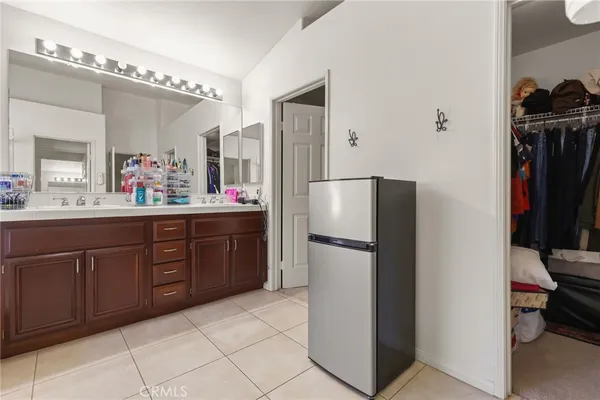 $989,924 | 14215 Everglades Court, Canyon Country, CA 91387