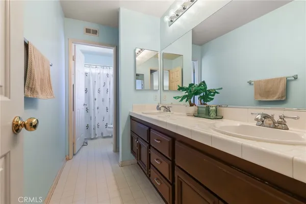 $989,924 | 14215 Everglades Court, Canyon Country, CA 91387