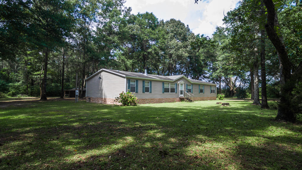 423 Tedder Road East DeFuniak Springs, FL 32433 - Photo 2 of 29 a front view of house with yard and green space
