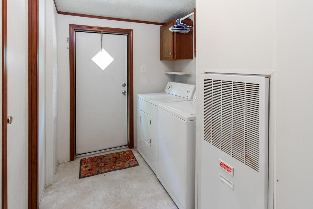 423 Tedder Road East DeFuniak Springs, FL 32433 - Photo 11 of 29 a utility room with dryer and washer