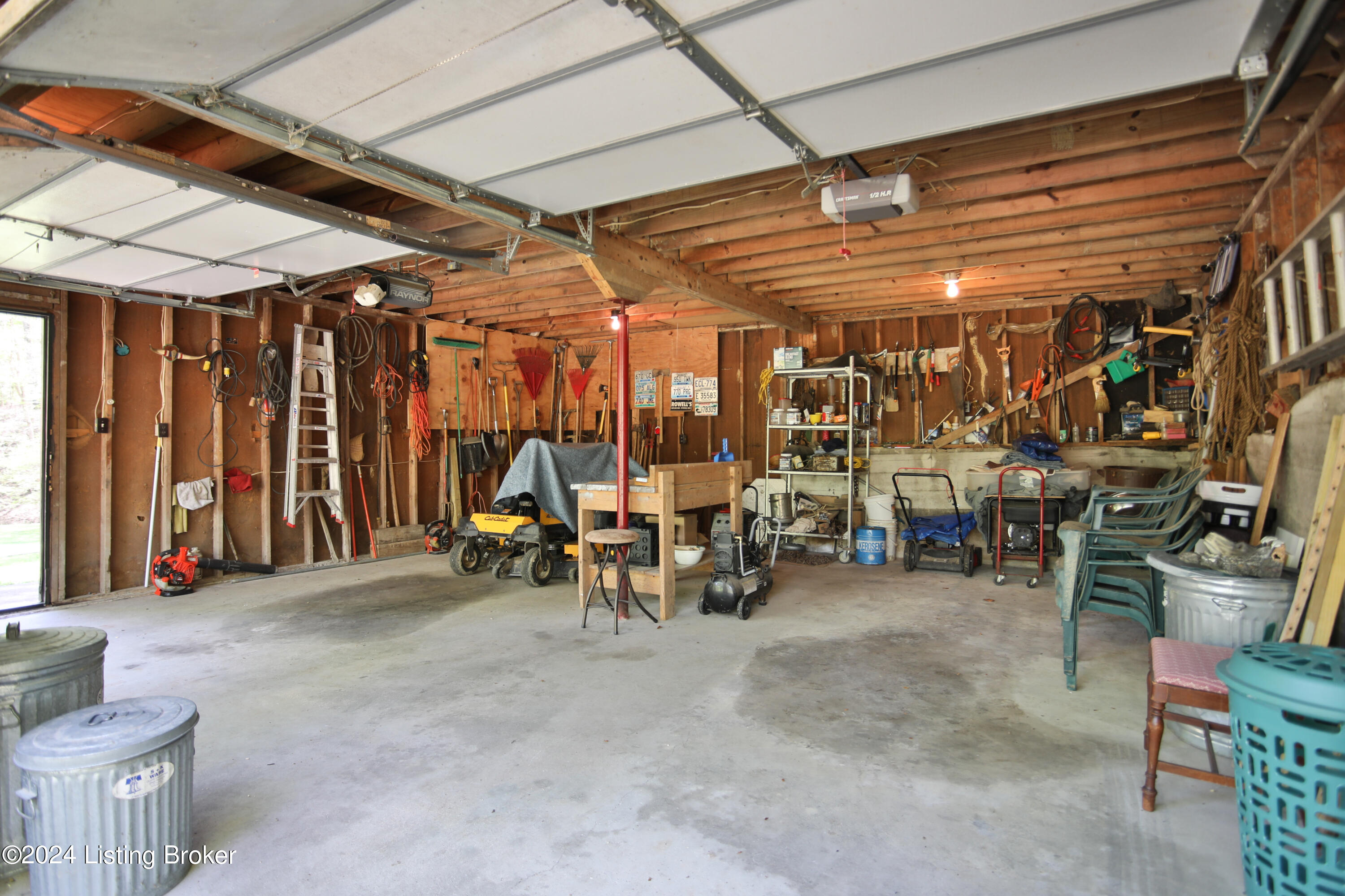 210 Rayhill Road Fairdale, KY 40118 - Photo 39 of 44 2015 Rayhill-19