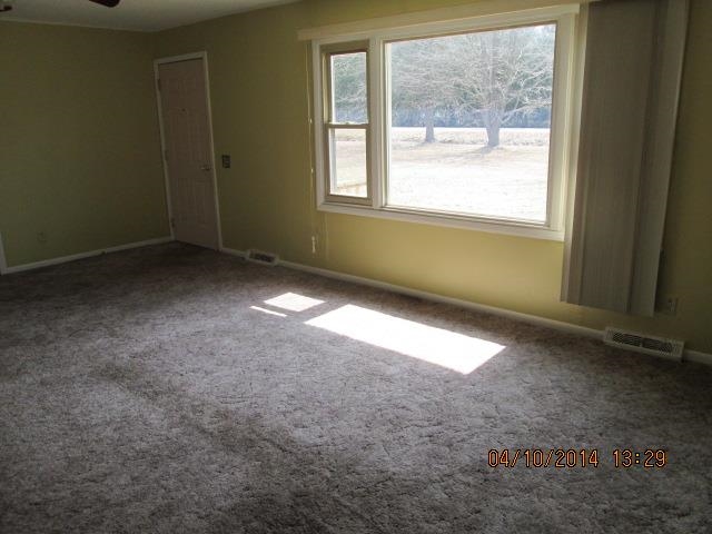 1500 Gary Road Montrose, MI 48457 - Photo 6 of 13 31198115-5.JPG