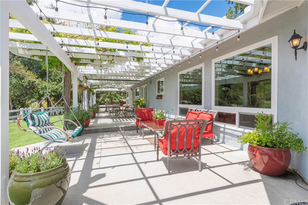 2755 Ardilla Road Atascadero, CA 93422 - Photo 32 of 42 a outdoor living space with furniture