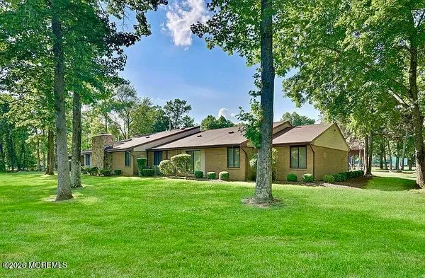 $2,600 | 240 Medford Court, Unit C, Manalapan, NJ 07726