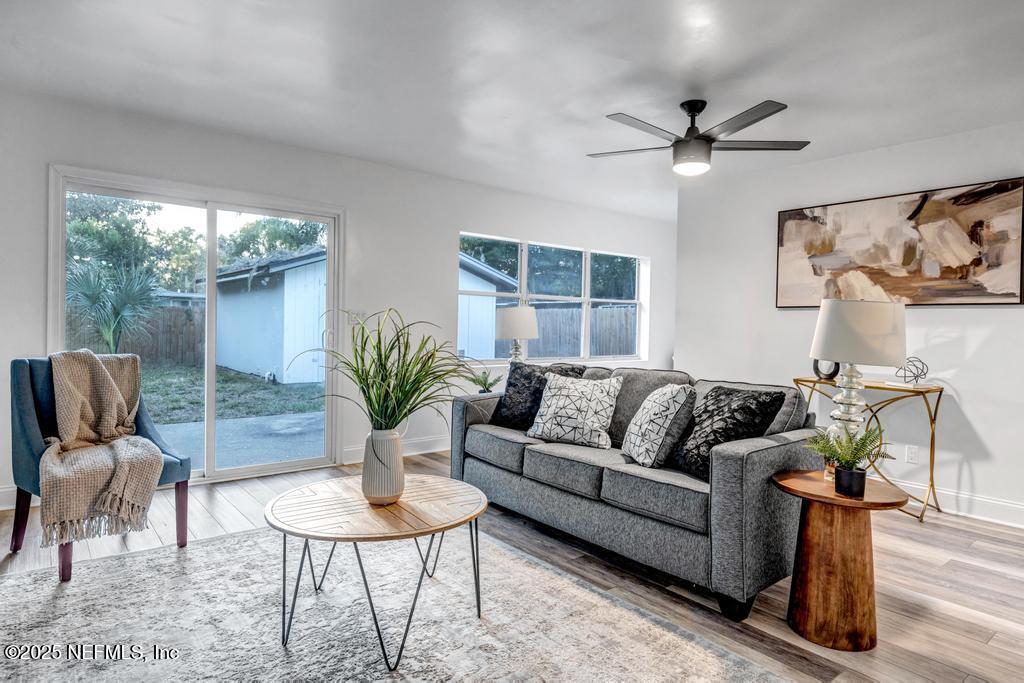 1050 Glynlea Road Jacksonville, FL 32216 - Photo 17 of 38 a living room with furniture and a large window