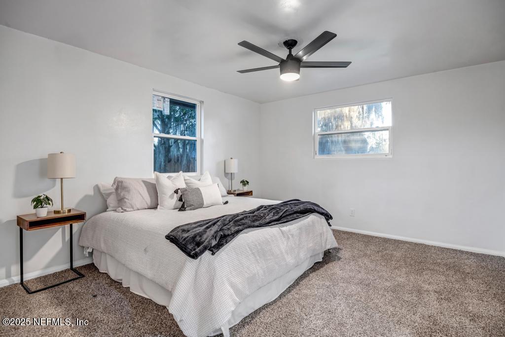 1050 Glynlea Road Jacksonville, FL 32216 - Photo 21 of 38 a bedroom with a bed and a painting on the wall