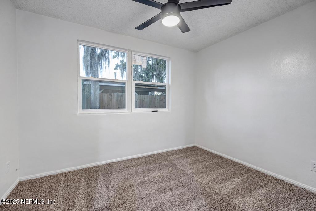 1050 Glynlea Road Jacksonville, FL 32216 - Photo 29 of 38 an empty room with a window