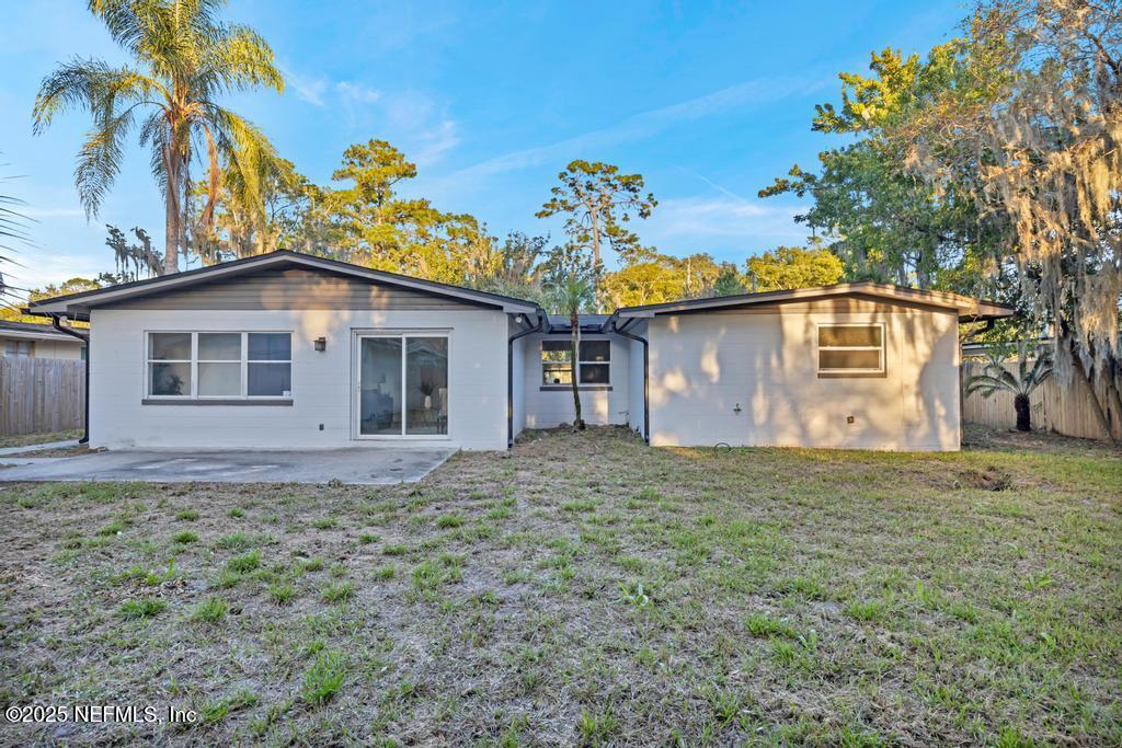 1050 Glynlea Road Jacksonville, FL 32216 - Photo 5 of 38 a big house with a big yard and large trees
