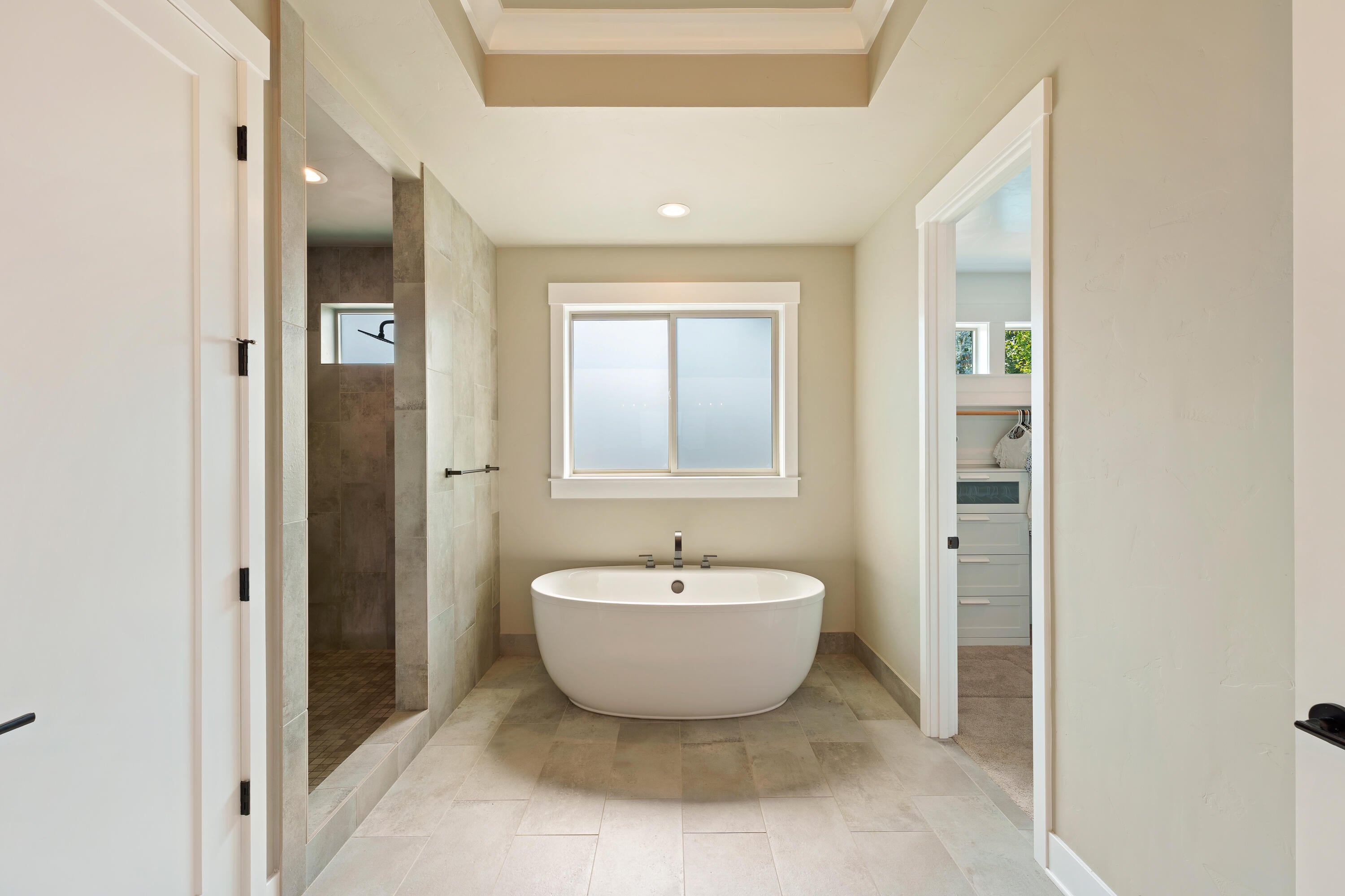 60869 Southwest Headwaters Loop Bend, OR 97702 - Photo 24 of 50 Primary bathroom