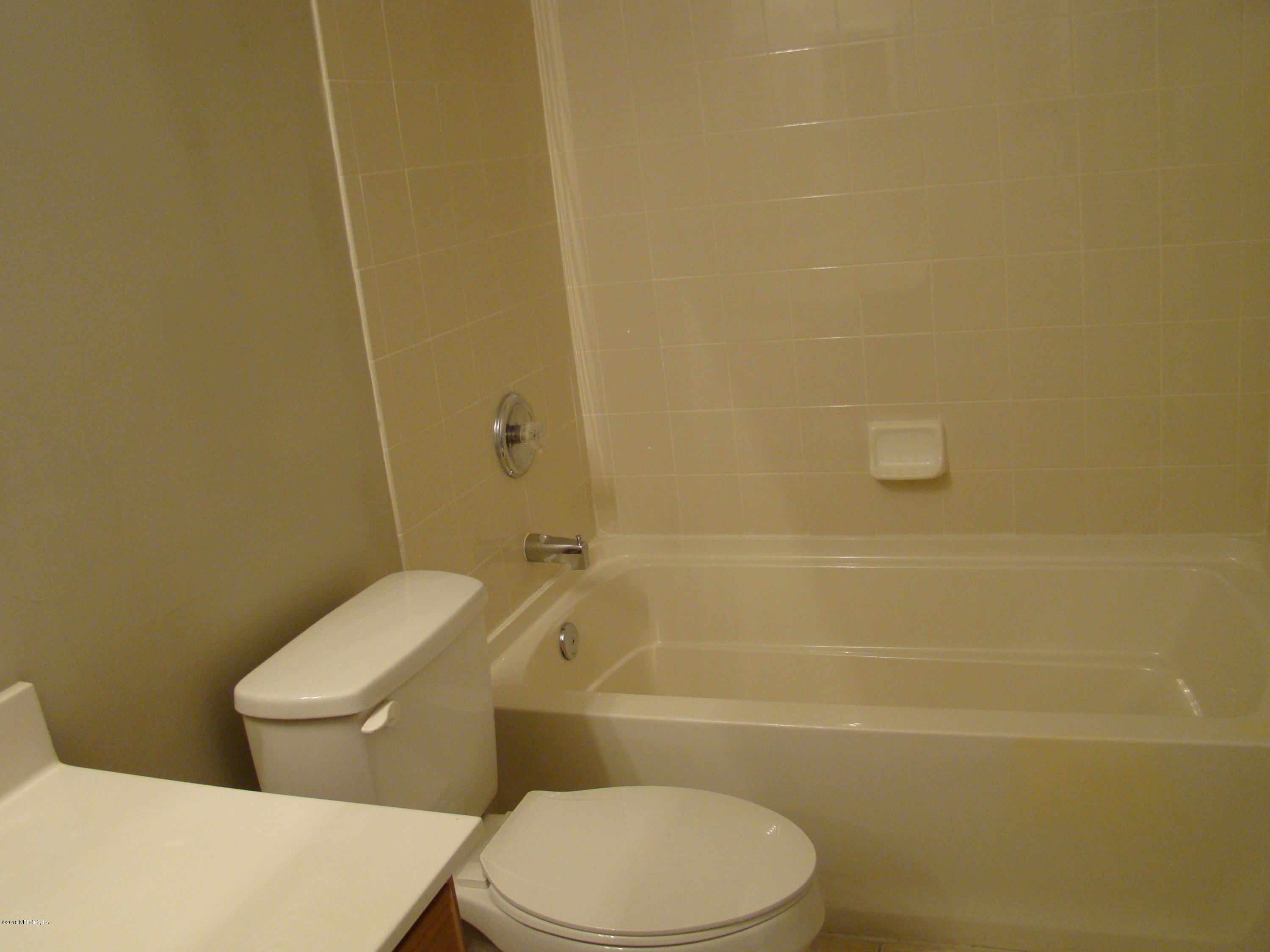 1523 Landau Road Jacksonville, FL 32225 - Photo 22 of 22 TUB SHOWER IN HALL BATHROOM