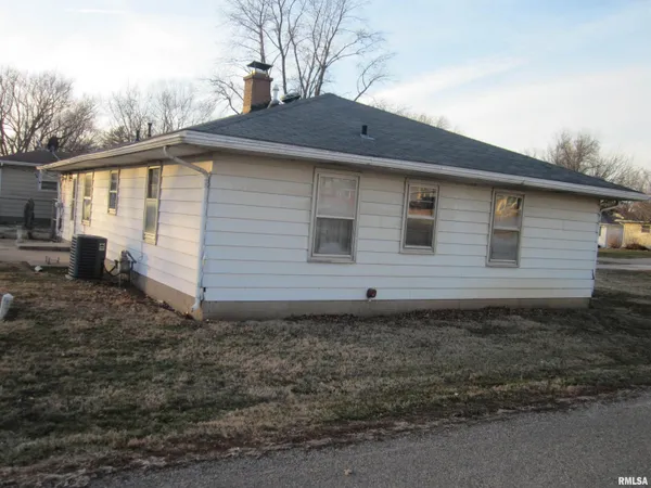 $84,900 | 911 East Pine Street, Mason City, IL 62664